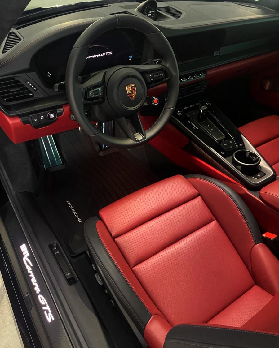 Detallado de Interiores - Porsche 911 GTS - White Glove Panama