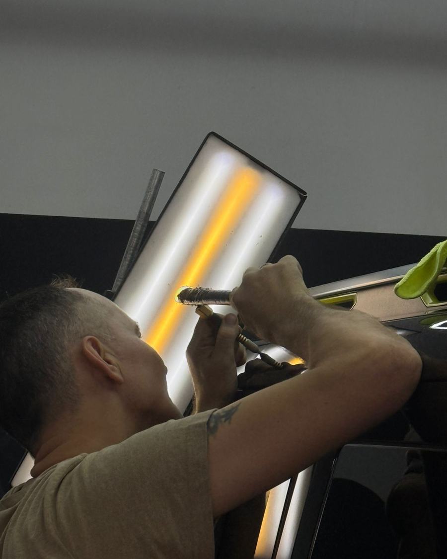 Papel Ahumado Nanocerámico - Instalación en taller - White Glove Panama