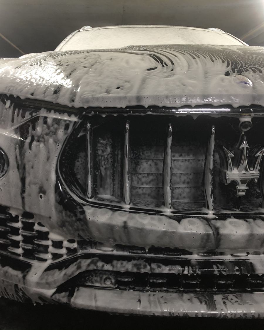 Lavado con Espuma - Maserati Levante - White Glove Panama