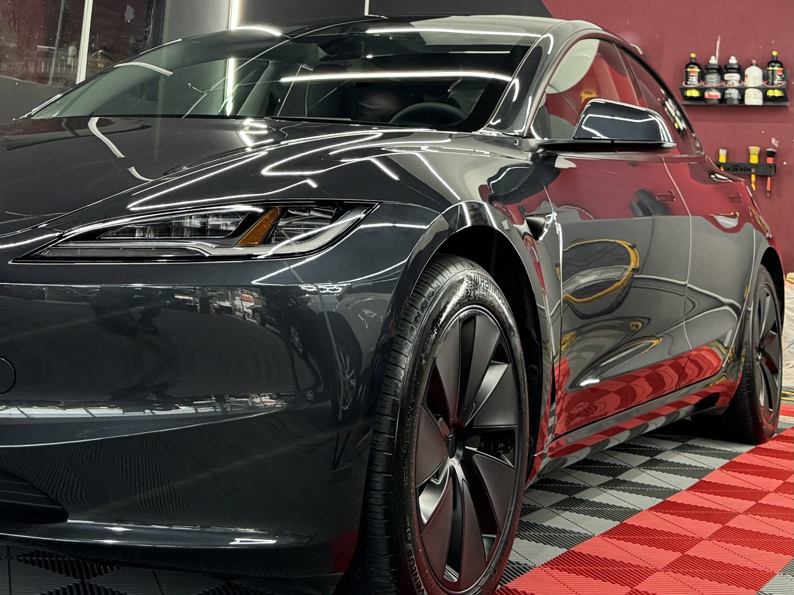 Vehículo con corrección de pintura y ceramic coating Level 3 en White Glove Panama